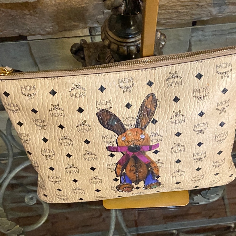 MCM Tan Visetos Rare Rabbit Limited Edition Medium Size Clutch - Picture 4 of 13